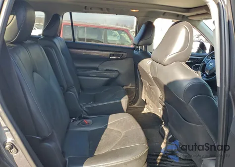 2021 Toyota Highlander Platinum z USA, uszkodzony, nr VIN 5TDFZRBH4MS146511